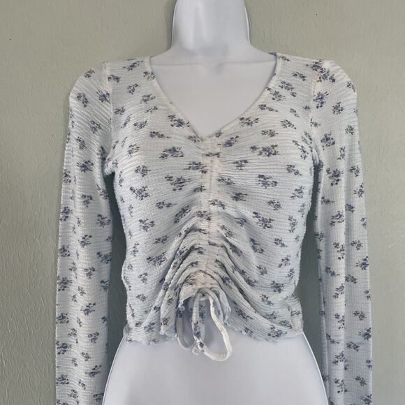 Hollister Cropped Long Sleeve Ruched Blue Floral Top Waffle Knit V Neck- XS - Picture 2 of 4